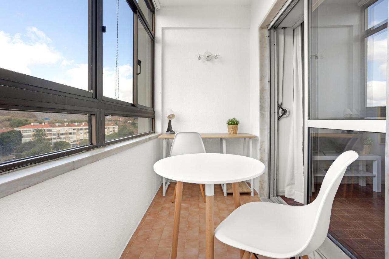 Wonderful Shared Apartment In Alfornelos - Near Metro! Lisboa Exteriér fotografie