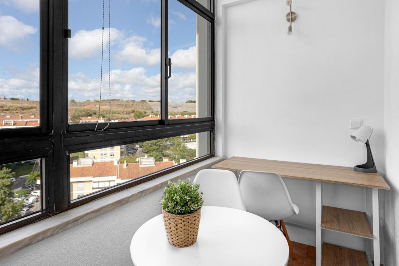 Wonderful Shared Apartment In Alfornelos - Near Metro! Lisboa Exteriér fotografie