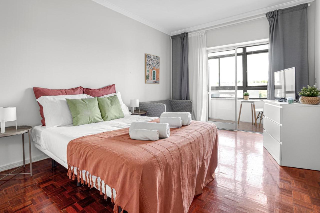 Wonderful Shared Apartment In Alfornelos - Near Metro! Lisboa Exteriér fotografie