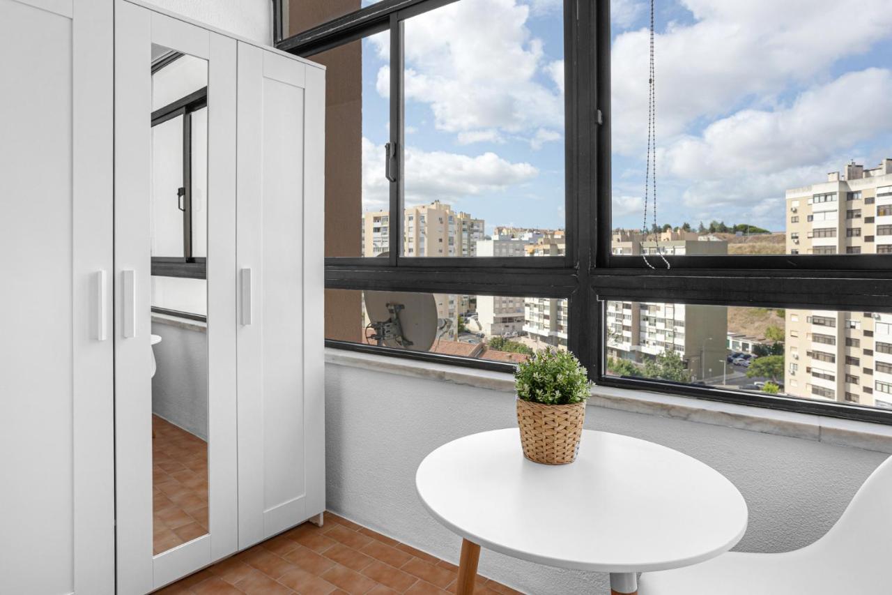 Wonderful Shared Apartment In Alfornelos - Near Metro! Lisboa Exteriér fotografie