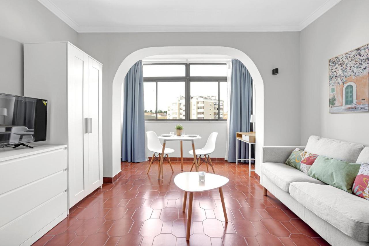 Wonderful Shared Apartment In Alfornelos - Near Metro! Lisboa Exteriér fotografie